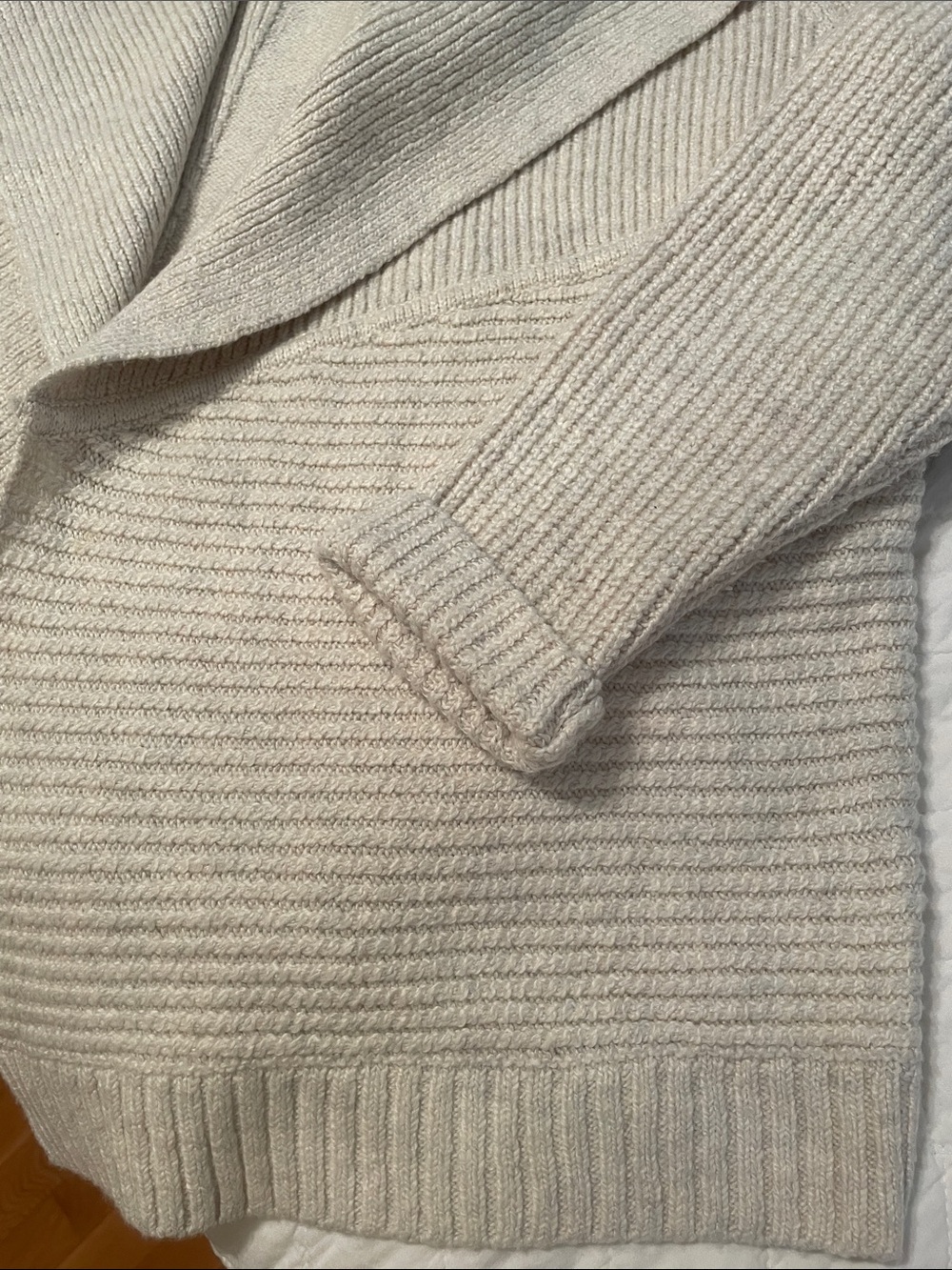 J.Jill beautiful cream color ribbed cable knit open cardigan with unique detail